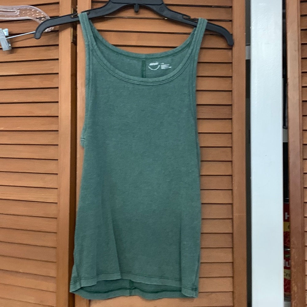 Women’s Arie & Old Navy Tank Bundle D